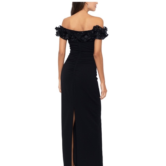 Black gown - Picture 2 of 5